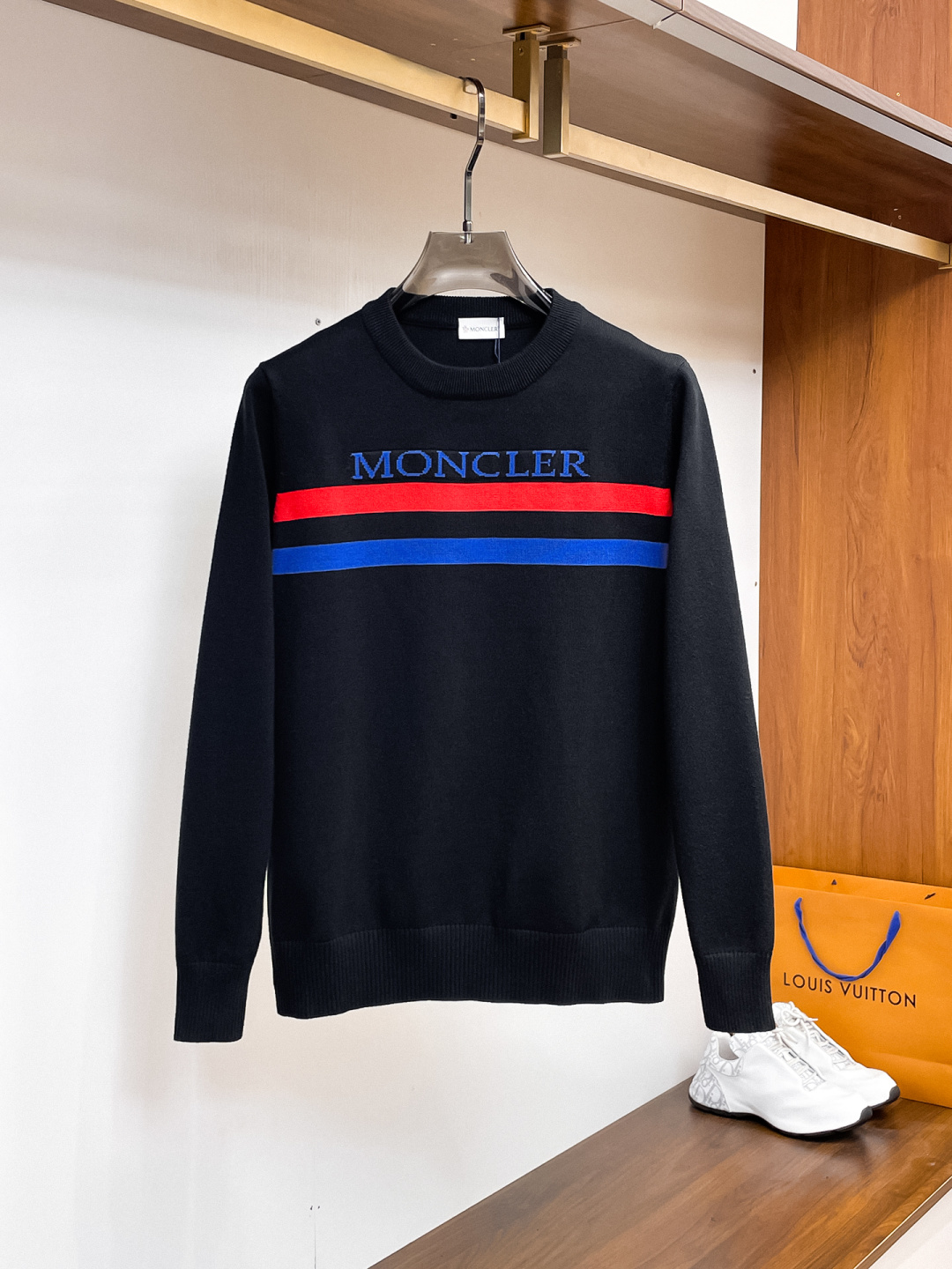 NO:537250,The 2025 autumn and winter [new product] sweaters are exclusively available for tough products, imported original technology wool worsened!  Fine knitting is integrated, and the color mixed weaving is purely handmade. It is of high grade, highlighting the taste and luxury of clothing. It is exquisite in craftsmanship!  Customized original craft thread upper body is so handsome, purchasing level counters with the same model as men and women. Number of codes M-3XL, Moncler, sweaters, alexander wang19860909蒙口 2025秋冬【新品】毛衣专供狠货,进口原版科技羊毛精纺！精细针织一体,色彩混织纯手工技艺呈现 档次极高,凸显衣着品味与奢华 工艺精湛！定制原版工艺螺纹上身帅到爆,代购级别专柜男女同款 码数M-3XL,,Moncler,sweaters,alexander wang,Men's clothing