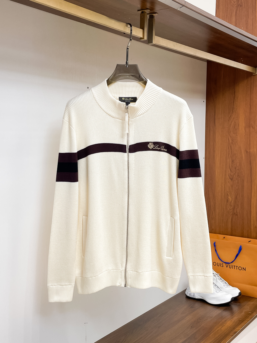 NO:537252,LP Autumn and Winter [New Product] Cardigan zipper sweaters are exclusively available for tough goods, imported original technology wool worsted!  Fine knitting is integrated, and the color mixed weaving is purely handmade. It is of high grade, highlighting the taste and luxury of clothing. It is exquisite in craftsmanship!  Customized original craft thread upper body is so handsome, purchasing level counters with the same model as men and women. Number of codes M-3XL, loro piano, sweaters, alexander wang19860909LP 秋冬【新品】开衫拉链毛衣专供狠货,进口原版科技羊毛精纺！精细针织一体,色彩混织纯手工技艺呈现 档次极高,凸显衣着品味与奢华 工艺精湛！定制原版工艺螺纹上身帅到爆,代购级别专柜男女同款 码数M-3XL,,loro piana,sweaters,alexander wang,Men's clothing