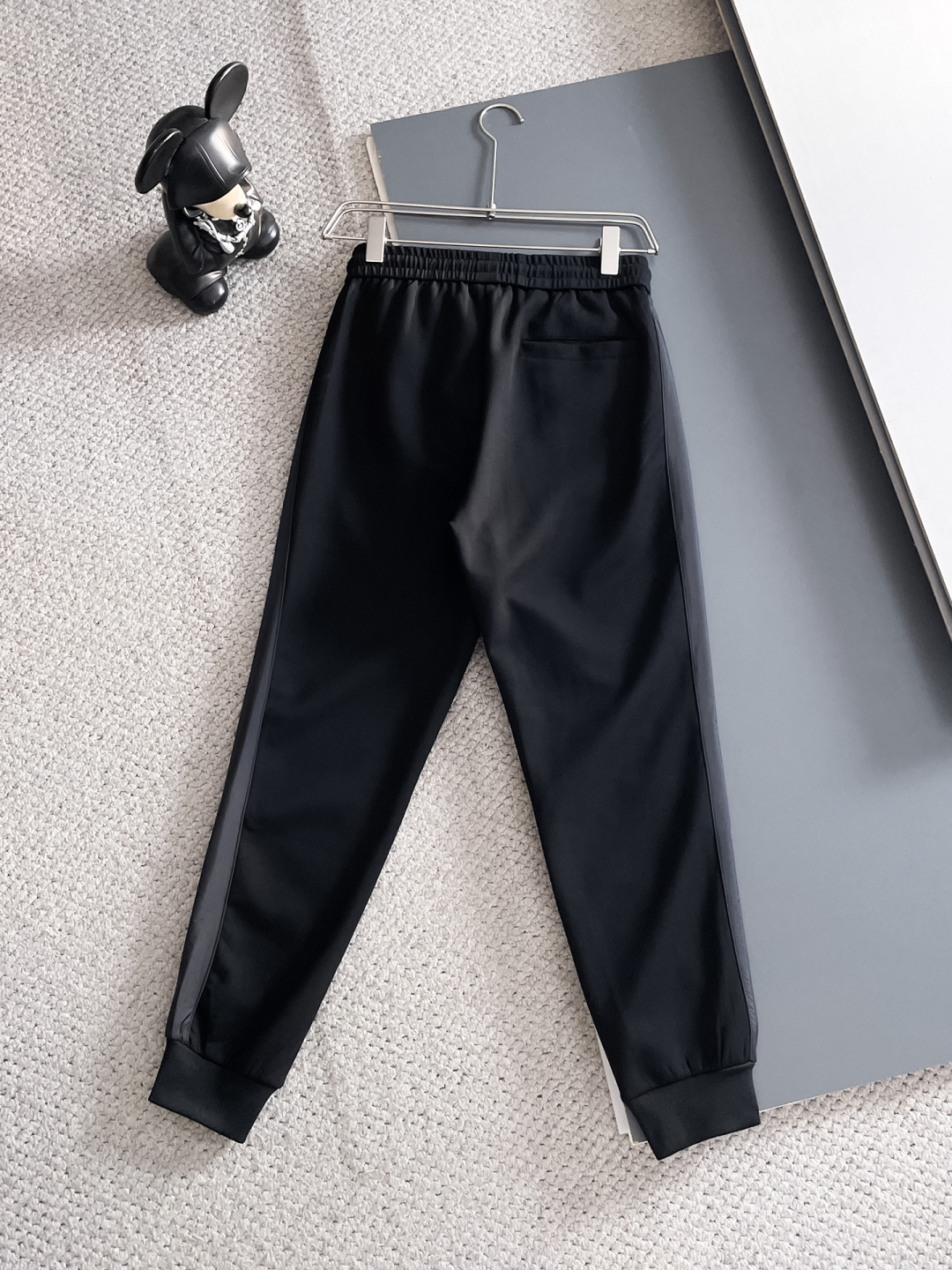 普拉达 2025秋冬新款专柜同款休闲套装，透气舒适休闲！高级感满满！细节精致高档，做工无可挑剔！原版高端