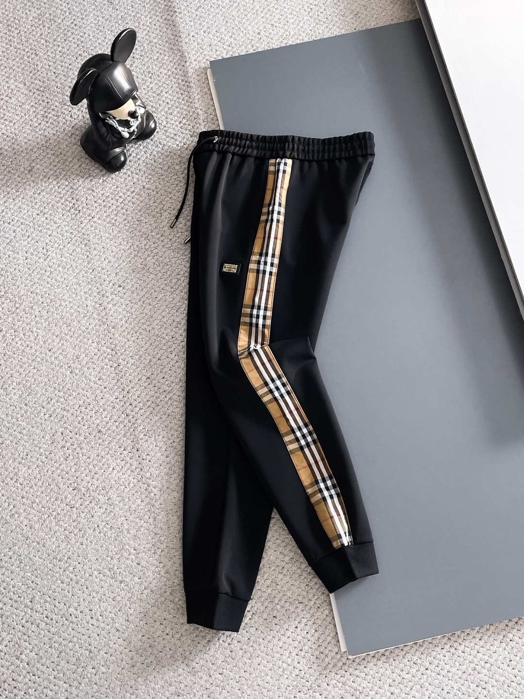 巴宝莉2025秋冬新款专柜同款休闲套装，透气舒适休闲！高级感满满！细节精致高档，做工无可挑剔！原版高端面