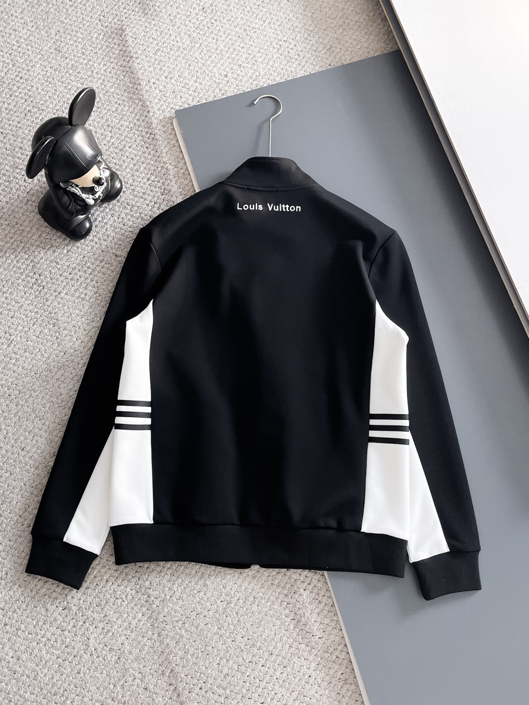 LV 2025秋冬新款专柜同款休闲套装，透气舒适休闲！高级感满满！细节精致高档，做工无可挑剔！原版高端面