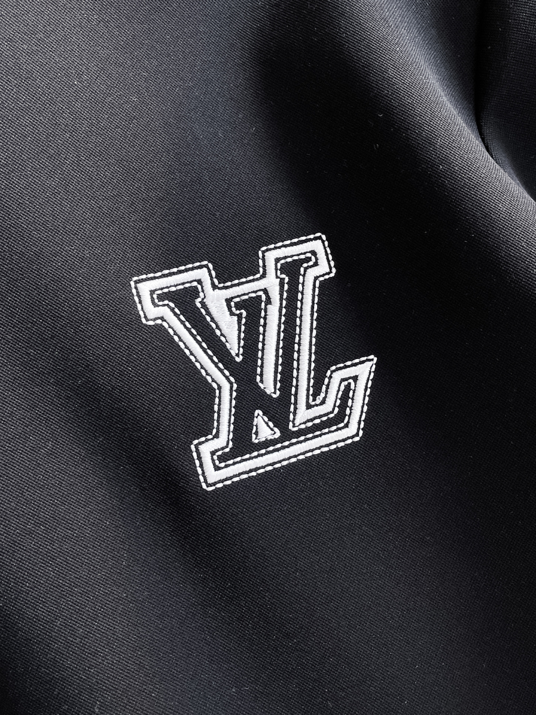 LV 2025秋冬新款专柜同款休闲套装，透气舒适休闲！高级感满满！细节精致高档，做工无可挑剔！原版高端面