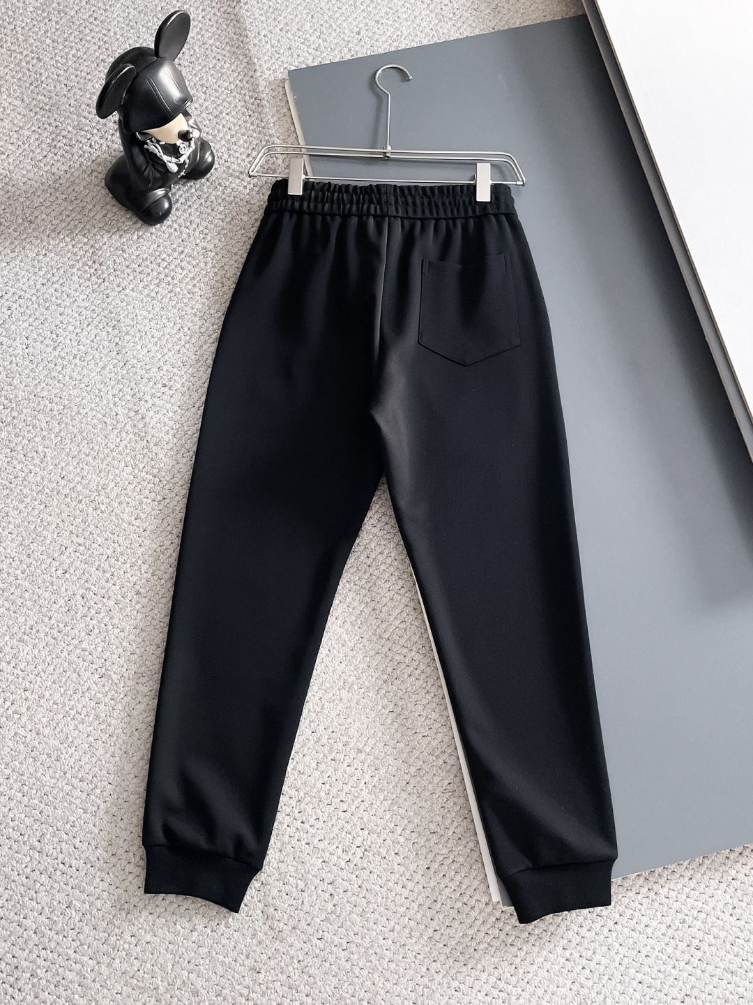 普拉达 2025秋冬新款专柜同款休闲套装，透气舒适休闲！高级感满满！细节精致高档，做工无可挑剔！原版高端