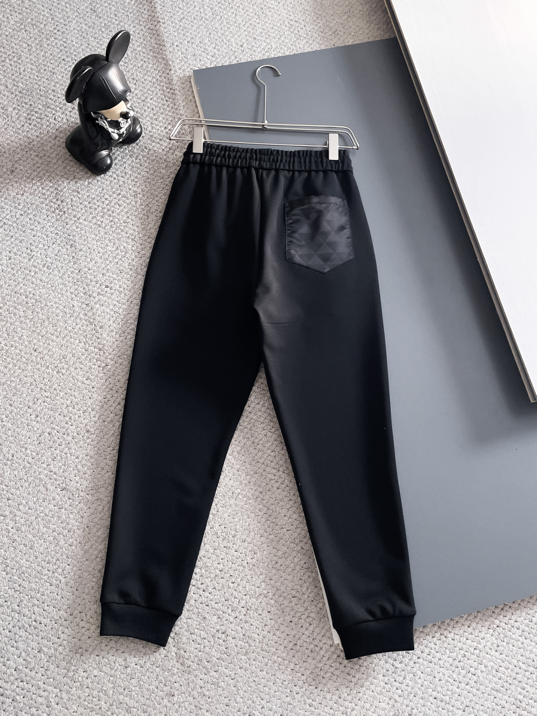 普拉达 2025秋冬新款专柜同款休闲套装，透气舒适休闲！高级感满满！细节精致高档，做工无可挑剔！原版高端