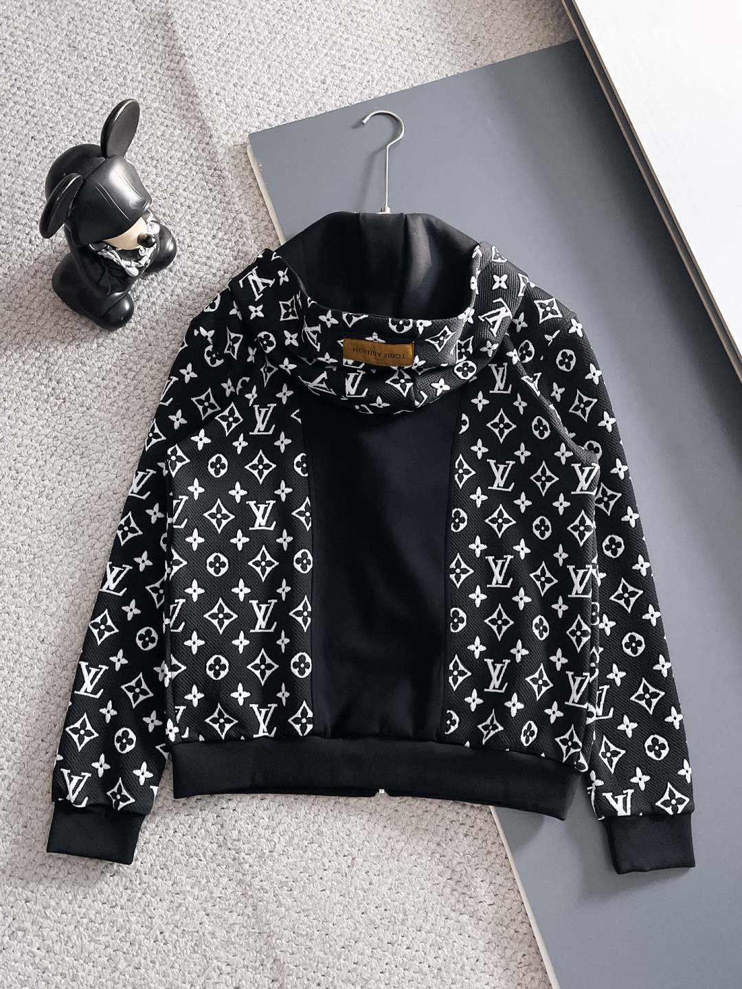 LV 2025秋冬新款专柜同款休闲套装，透气舒适休闲！高级感满满！细节精致高档，做工无可挑剔！原版高端面