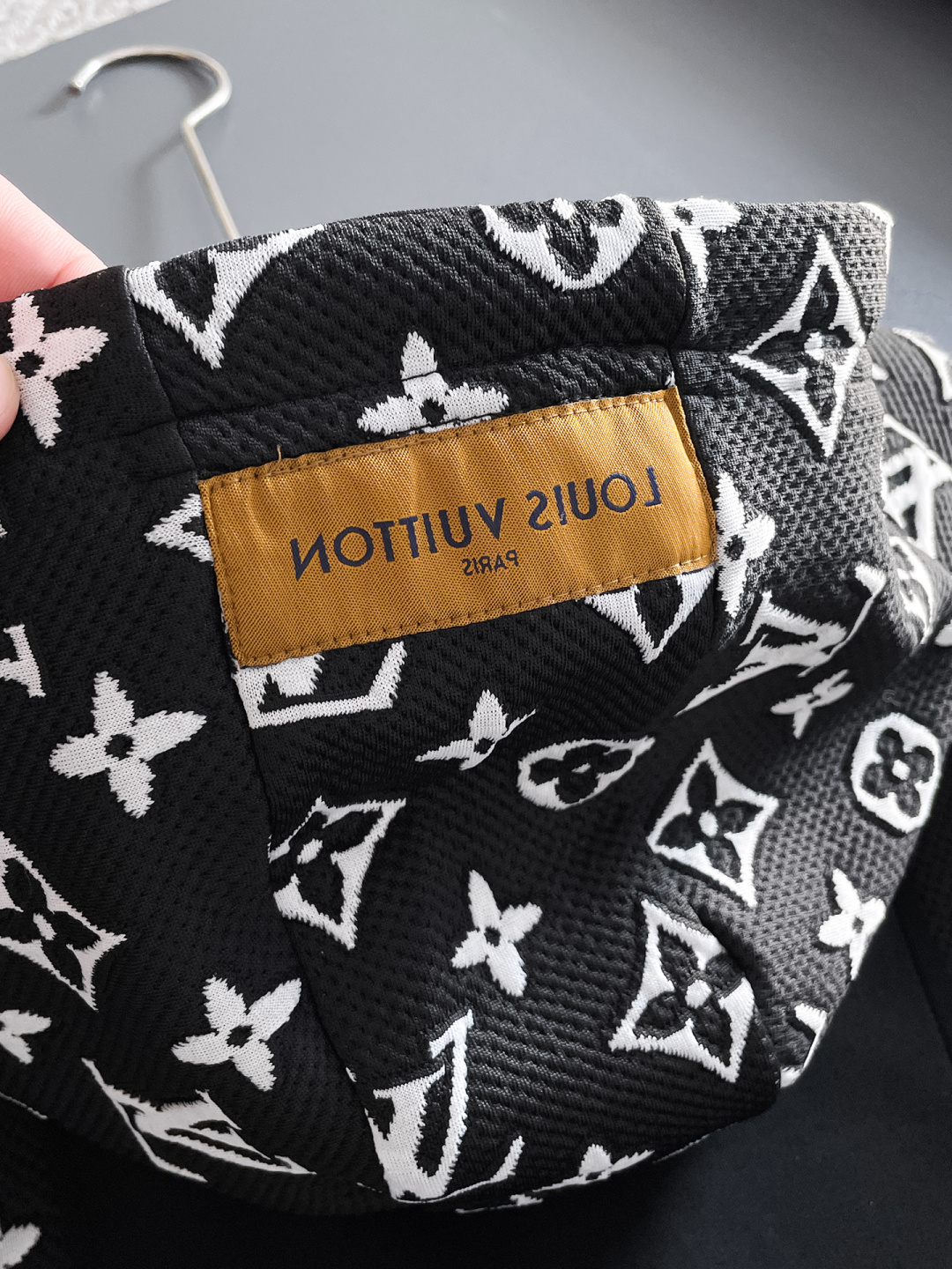 LV 2025秋冬新款专柜同款休闲套装，透气舒适休闲！高级感满满！细节精致高档，做工无可挑剔！原版高端面