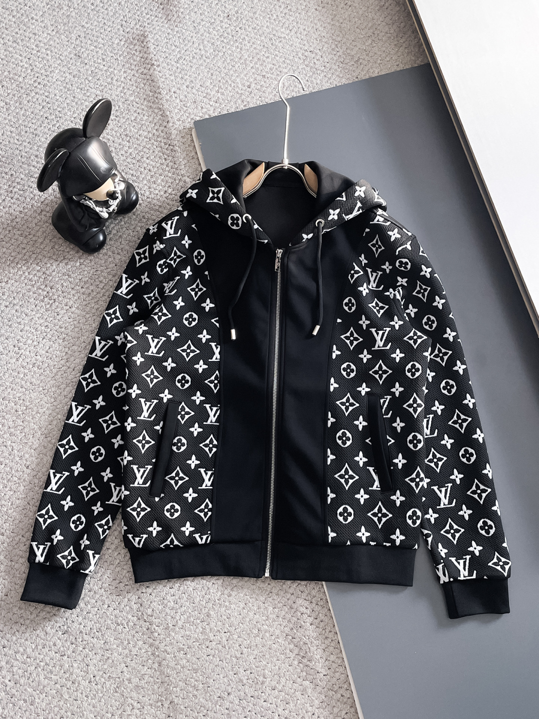 LV 2025秋冬新款专柜同款休闲套装，透气舒适休闲！高级感满满！细节精致高档，做工无可挑剔！原版高端面