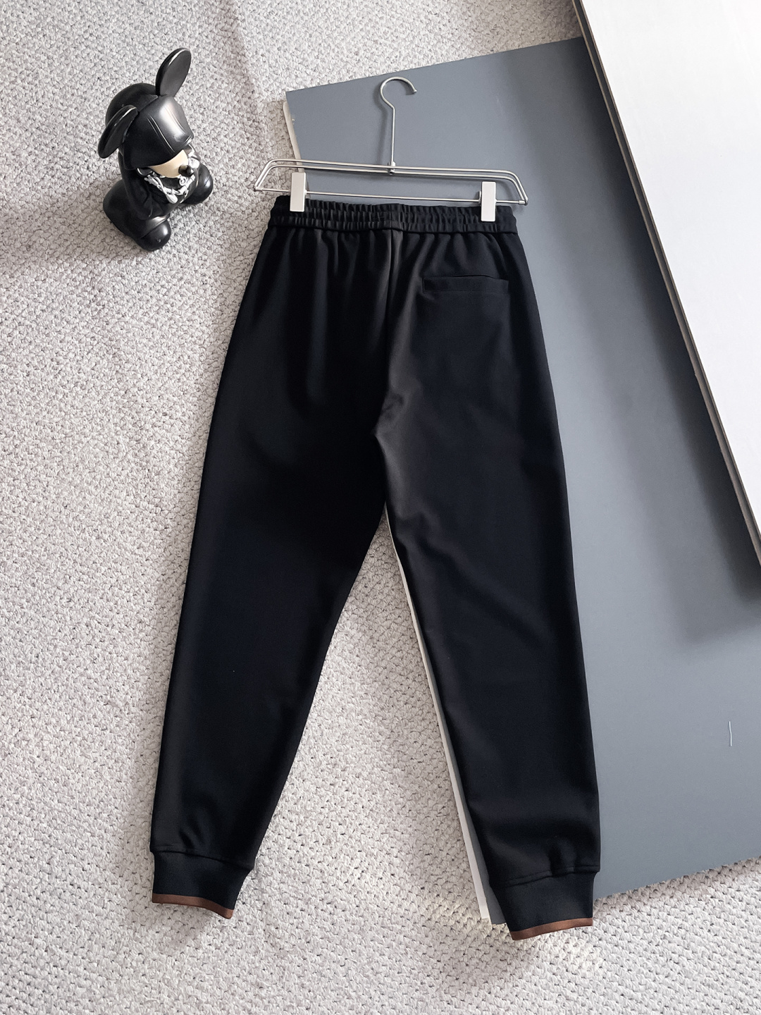 lP🆕 秋冬新款专柜同款休闲套装，透气舒适休闲！高级感满满！细节精致高档，做工无可挑剔！原版高端面料很显