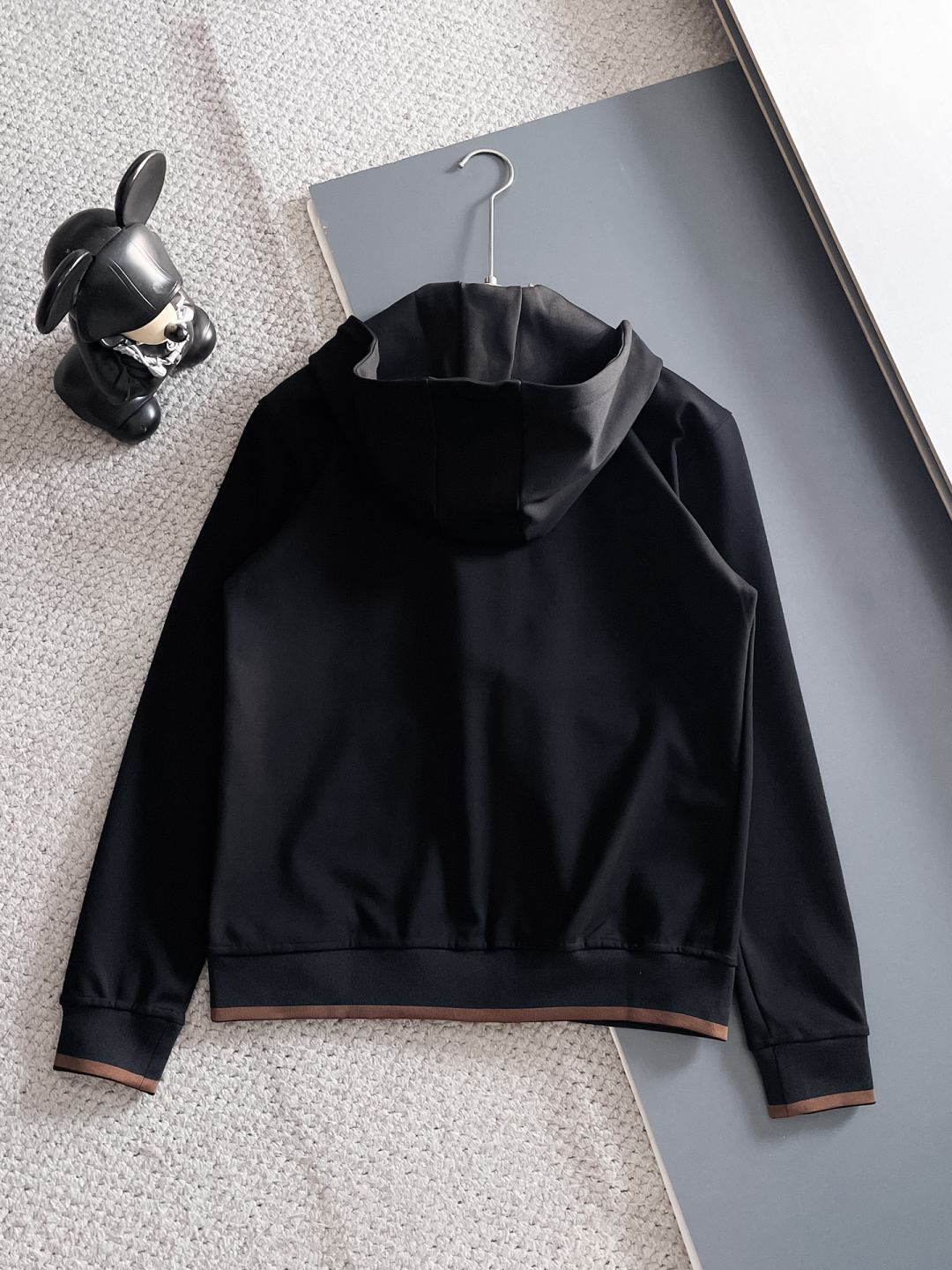 lP🆕 秋冬新款专柜同款休闲套装，透气舒适休闲！高级感满满！细节精致高档，做工无可挑剔！原版高端面料很显