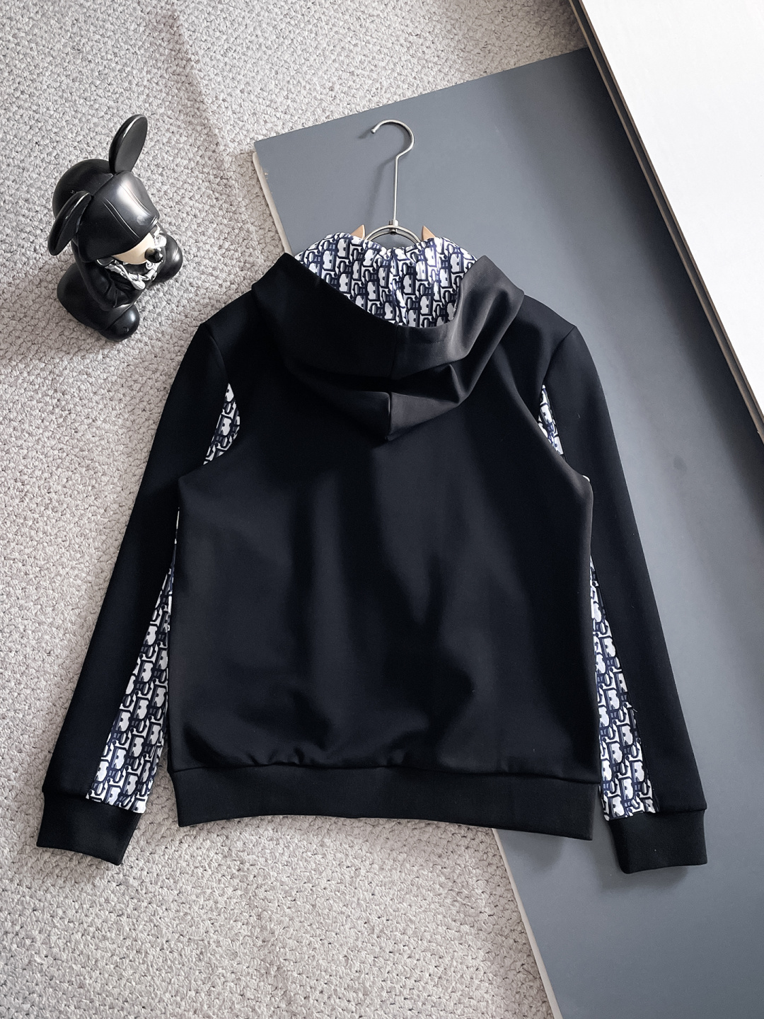 迪奥 2025秋冬新款专柜同款休闲套装，透气舒适休闲！高级感满满！细节精致高档，做工无可挑剔！原版高端面