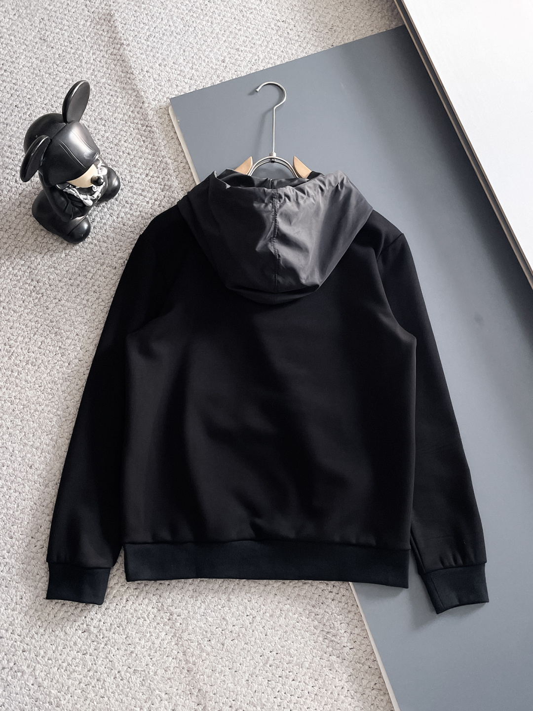 普拉达 2025秋冬新款专柜同款休闲套装，透气舒适休闲！高级感满满！细节精致高档，做工无可挑剔！原版高端