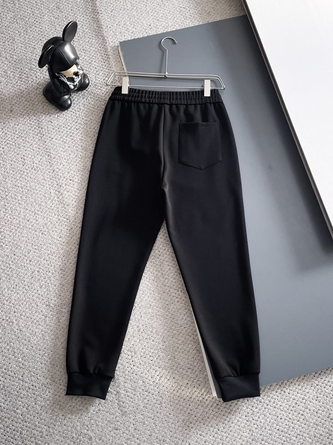 普拉达 2025秋冬新款专柜同款休闲套装，透气舒适休闲！高级感满满！细节精致高档，做工无可挑剔！原版高端