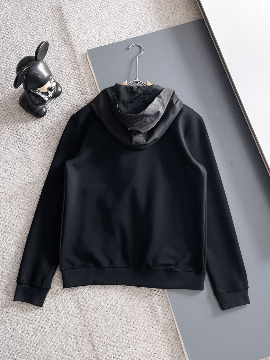 普拉达 2025秋冬新款专柜同款休闲套装，透气舒适休闲！高级感满满！细节精致高档，做工无可挑剔！原版高端