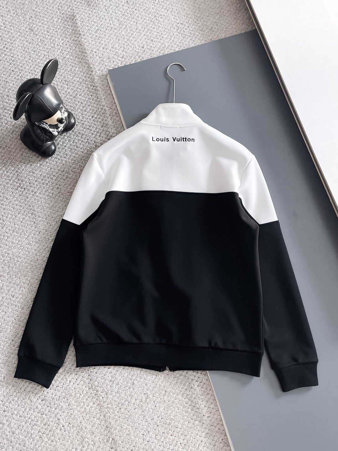 LV 2025秋冬新款专柜同款休闲套装，透气舒适休闲！高级感满满！细节精致高档，做工无可挑剔！原版高端面