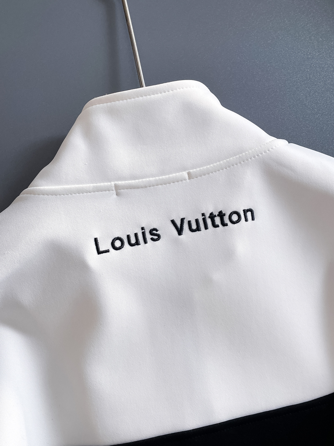 LV 2025秋冬新款专柜同款休闲套装，透气舒适休闲！高级感满满！细节精致高档，做工无可挑剔！原版高端面