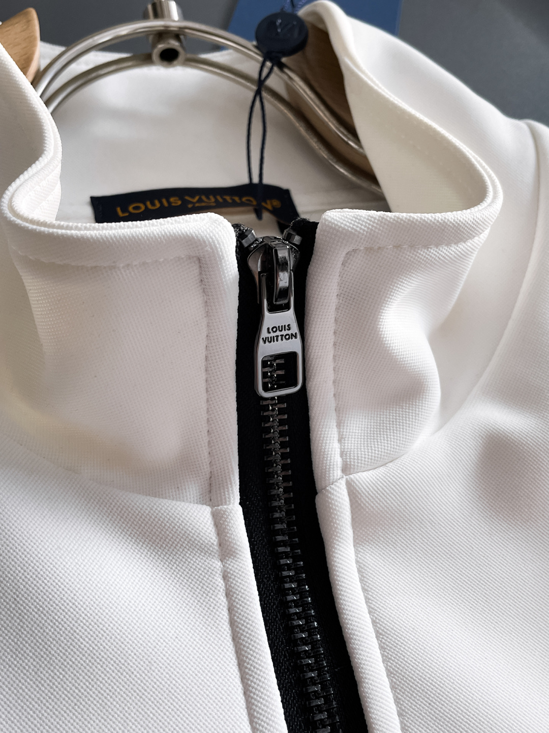 LV 2025秋冬新款专柜同款休闲套装，透气舒适休闲！高级感满满！细节精致高档，做工无可挑剔！原版高端面