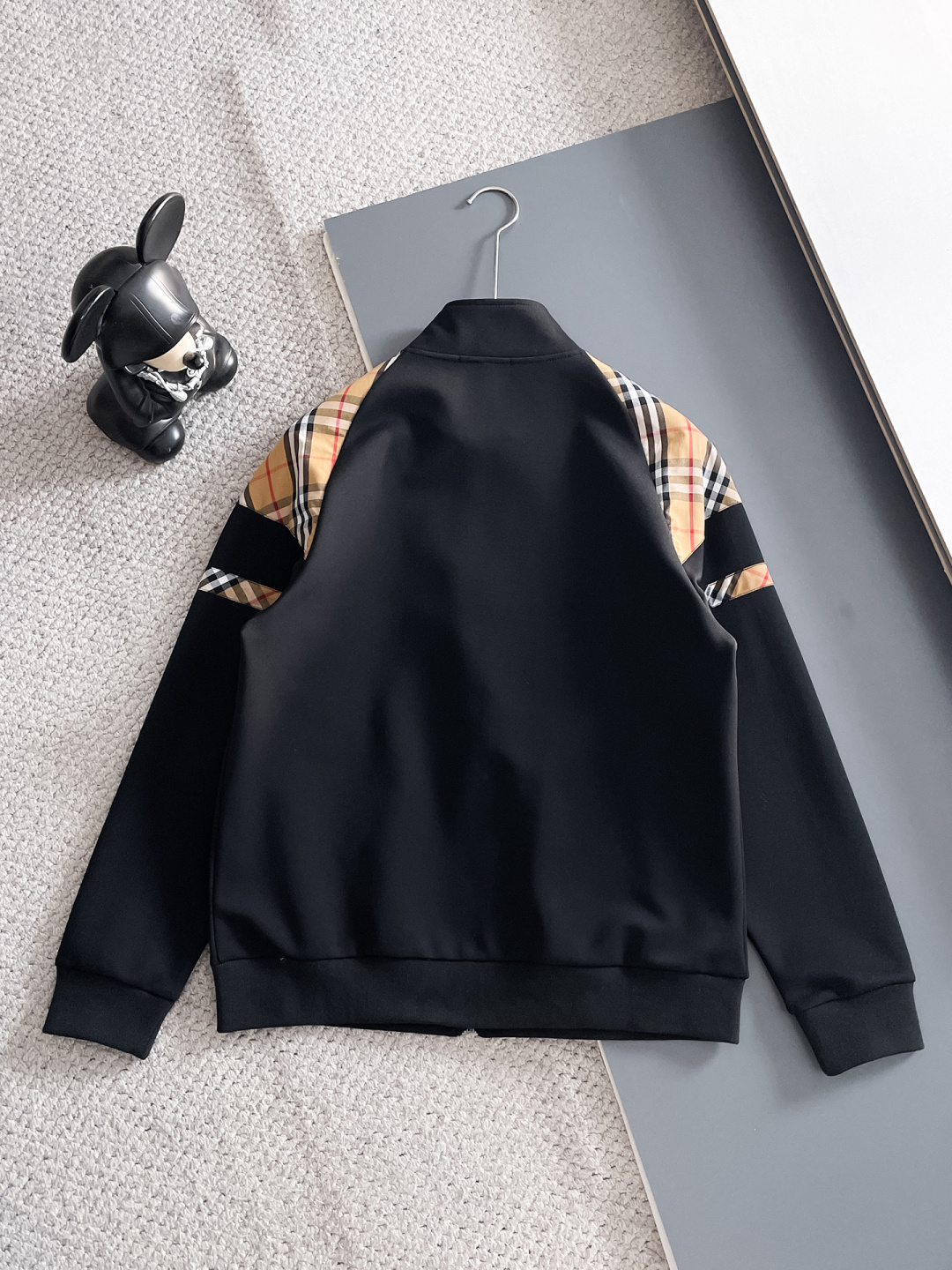 巴宝莉 2025秋冬新款专柜同款休闲套装，透气舒适休闲！高级感满满！细节精致高档，做工无可挑剔！原版高端