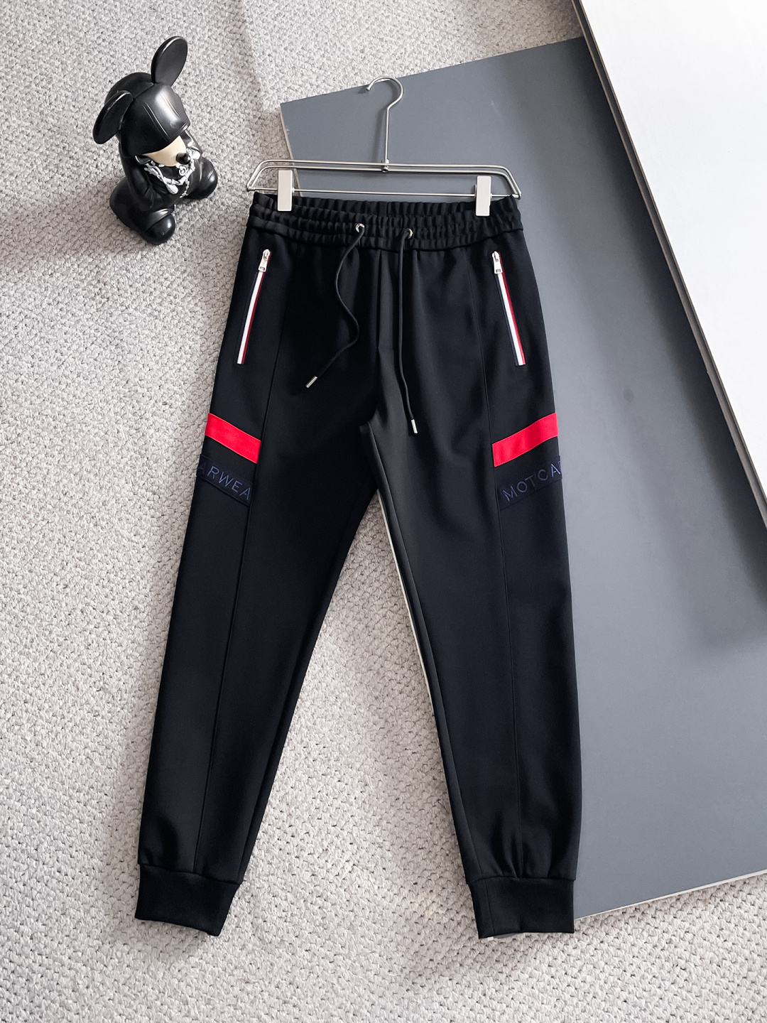 蒙口 2025秋冬新款专柜同款休闲套装，透气舒适休闲！高级感满满！细节精致高档，做工无可挑剔！原版高端面