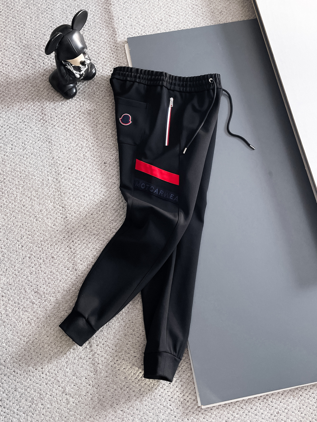 蒙口 2025秋冬新款专柜同款休闲套装，透气舒适休闲！高级感满满！细节精致高档，做工无可挑剔！原版高端面