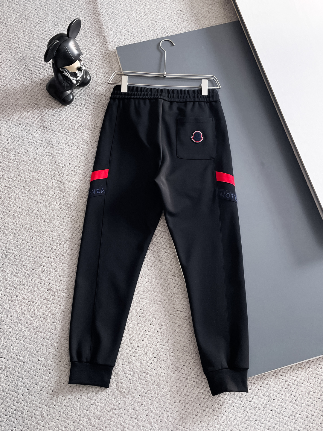 蒙口 2025秋冬新款专柜同款休闲套装，透气舒适休闲！高级感满满！细节精致高档，做工无可挑剔！原版高端面