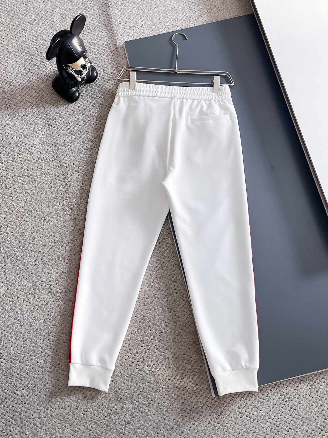 蒙口 2025秋冬新款专柜同款休闲套装，透气舒适休闲！高级感满满！细节精致高档，做工无可挑剔！原版高端面