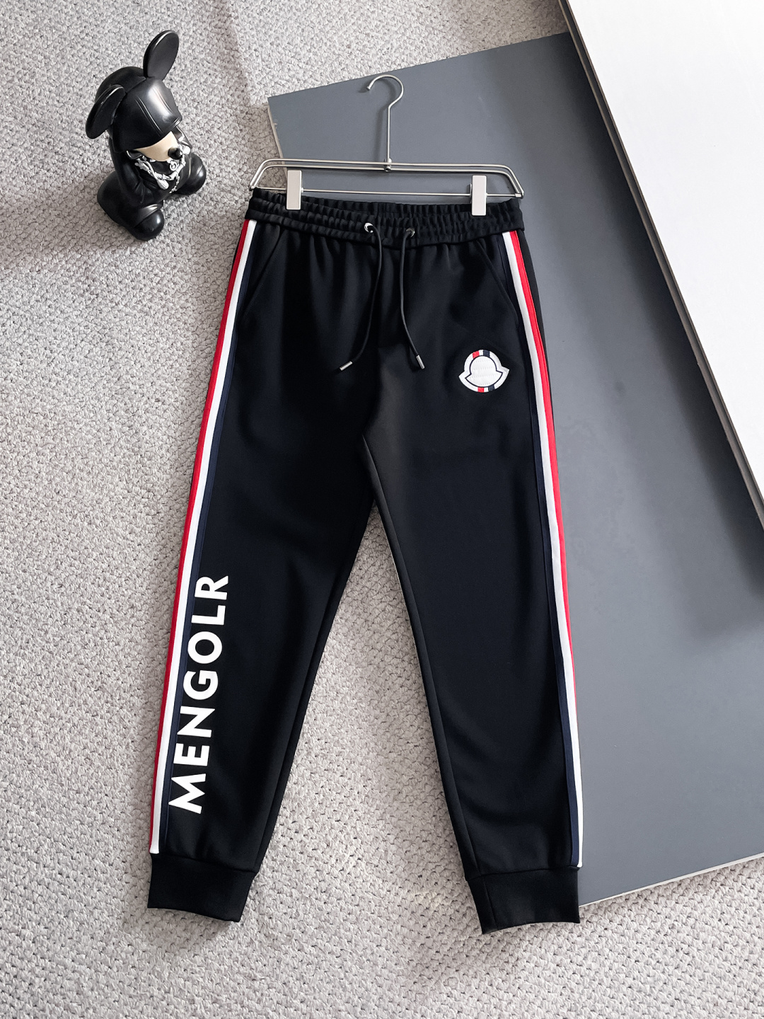 蒙口 2025秋冬新款专柜同款休闲套装，透气舒适休闲！高级感满满！细节精致高档，做工无可挑剔！原版高端面