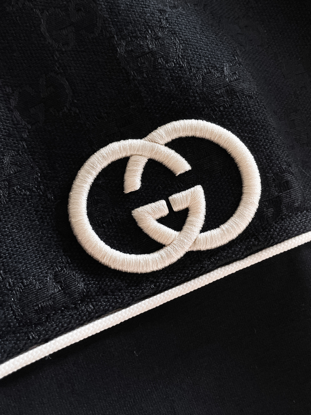 古驰 2025秋冬新款专柜同款休闲套装，透气舒适休闲！高级感满满！细节精致高档，做工无可挑剔！原版高端面