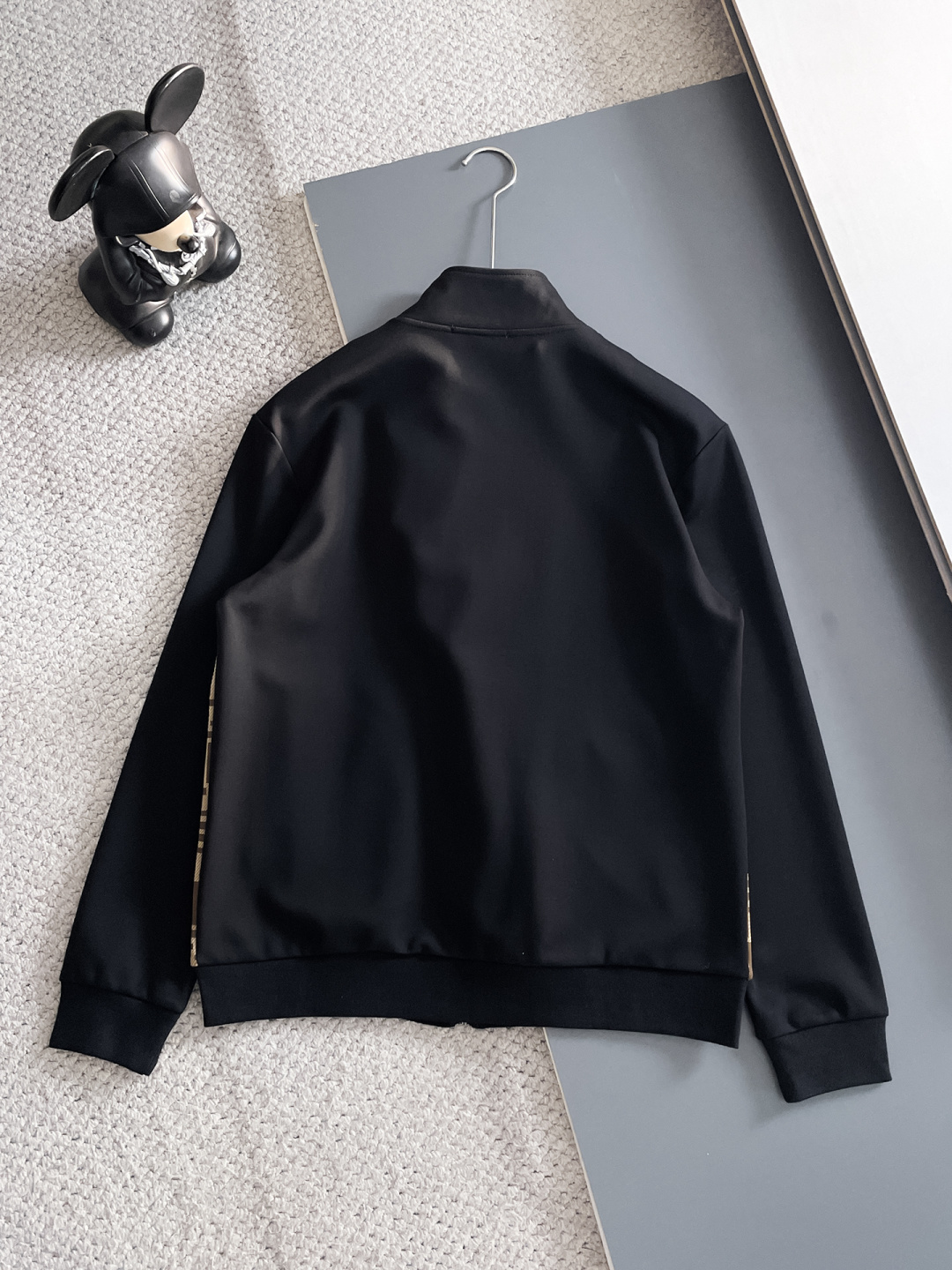 芬迪 2025秋冬新款专柜同款休闲套装，透气舒适休闲！高级感满满！细节精致高档，做工无可挑剔！原版高端面