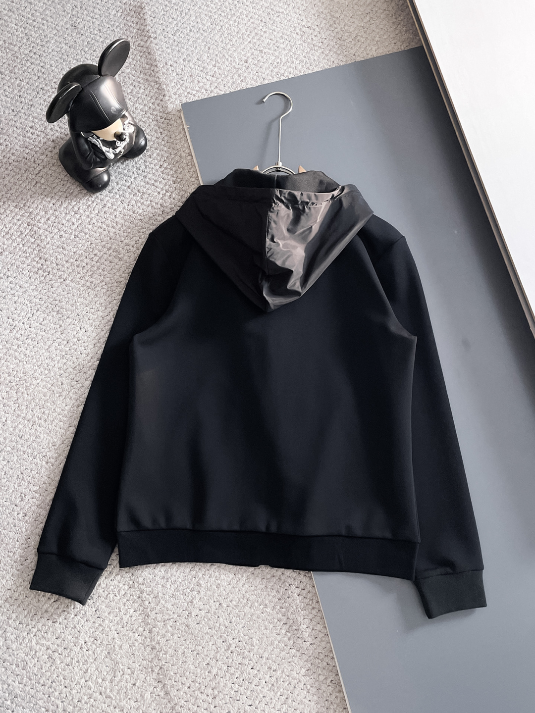 普拉达2025秋冬新款专柜同款休闲套装，透气舒适休闲！高级感满满！细节精致高档，做工无可挑剔！原版高端面