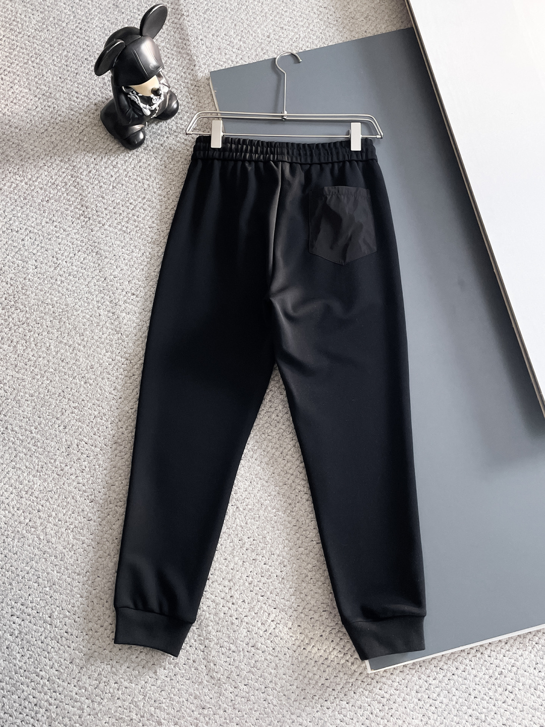 普拉达2025秋冬新款专柜同款休闲套装，透气舒适休闲！高级感满满！细节精致高档，做工无可挑剔！原版高端面