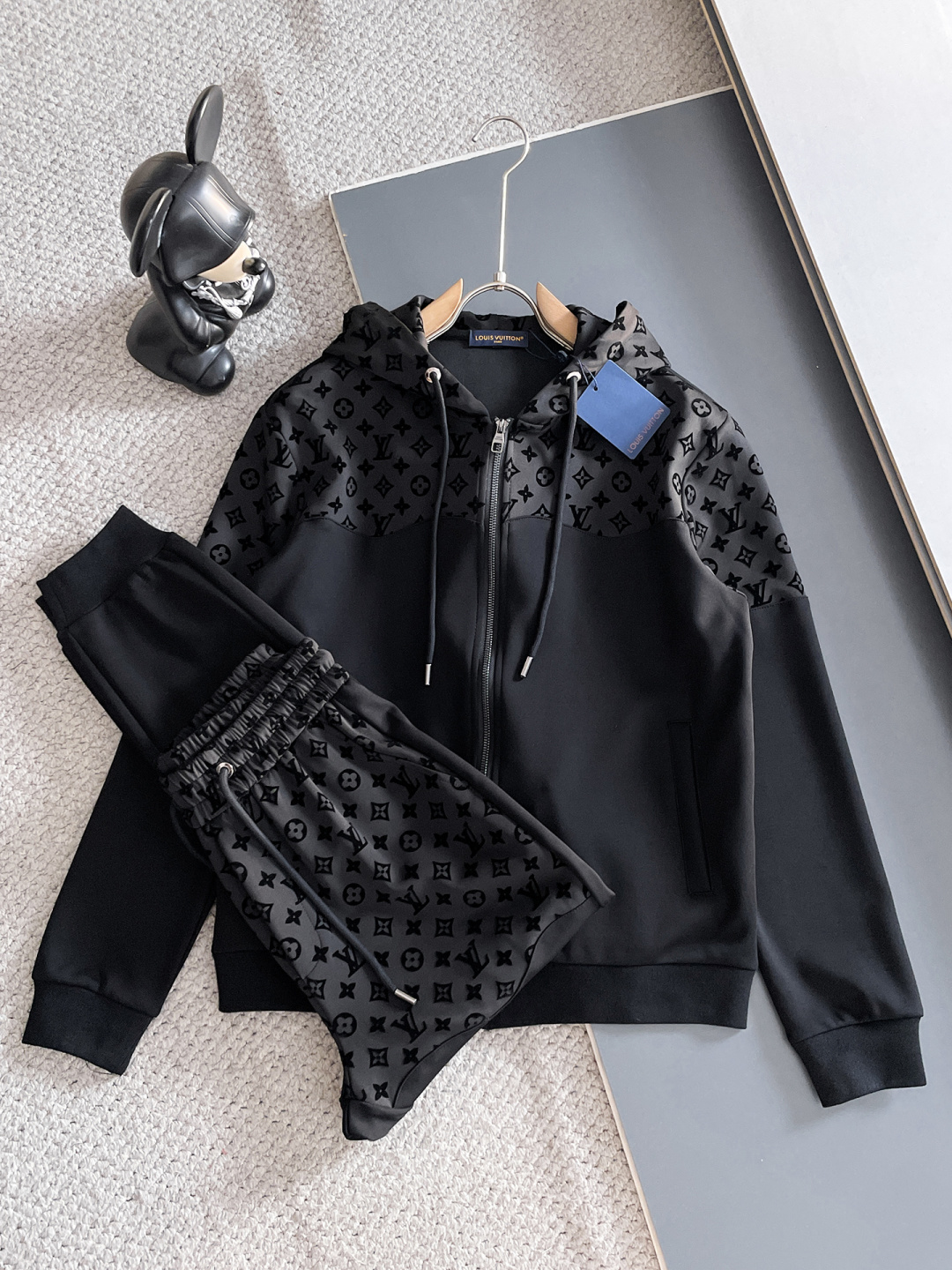 LV 爆款套装来袭 专注官网原版 2025全新爆款开衫卫衣套装 原单狠货🇭🇰倾注顶级设计师的精心之作 就