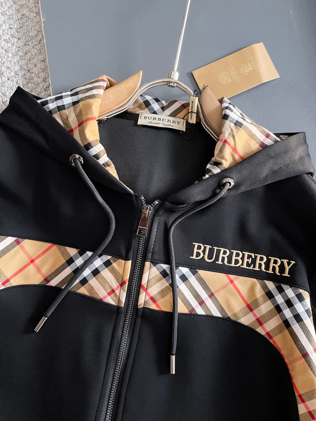 巴宝莉 爆款套装来袭 专注官网原版 2025全新爆款开衫卫衣套装 原单狠货🇭🇰倾注顶级设计师的精心之作 