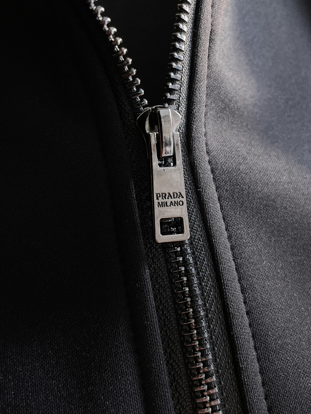 普拉达 爆款套装来袭 专注官网原版 2025全新爆款开衫卫衣套装 原单狠货🇭🇰倾注顶级设计师的精心之作 