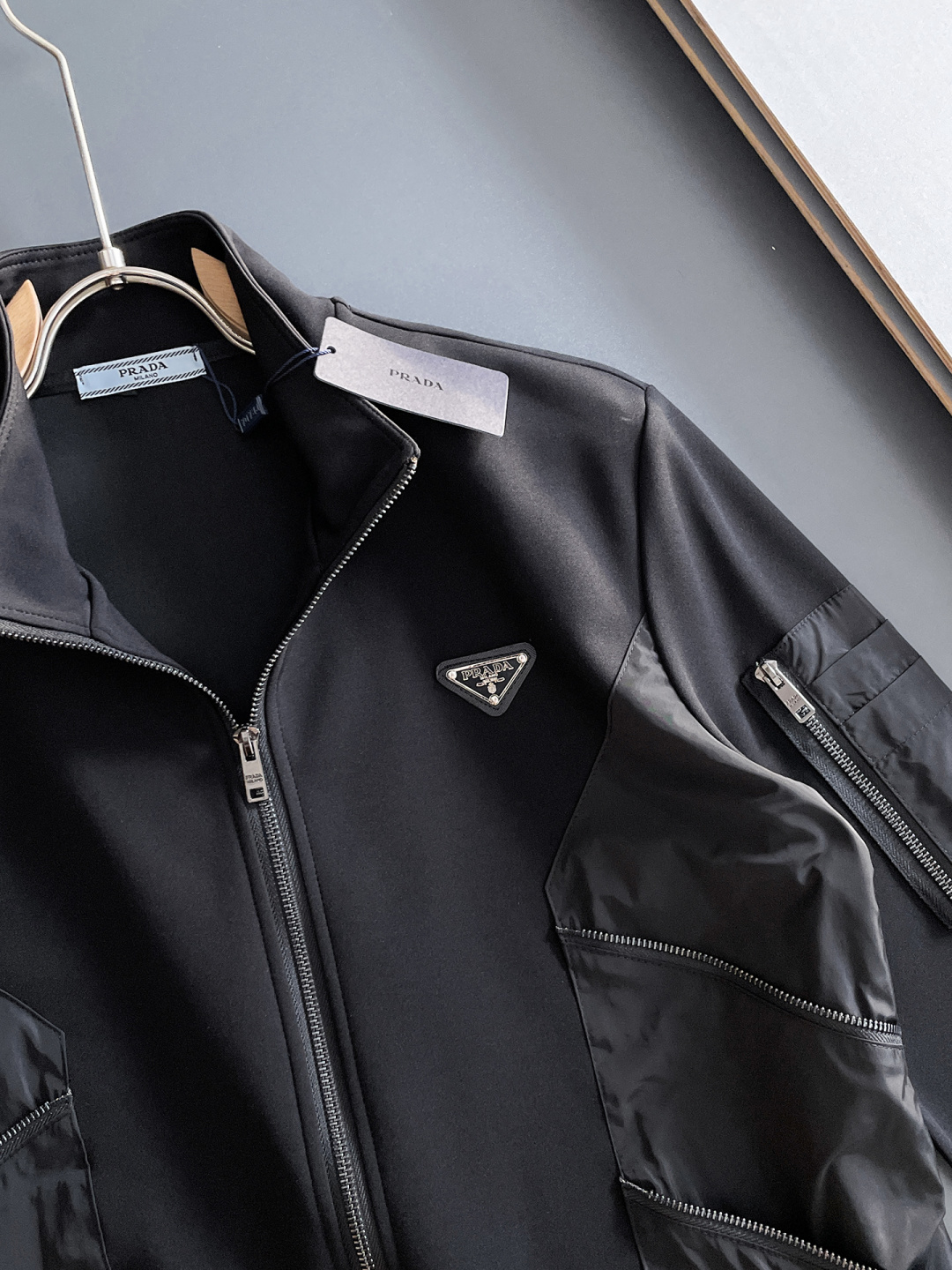 普拉达 爆款套装来袭 专注官网原版 2025全新爆款开衫卫衣套装 原单狠货🇭🇰倾注顶级设计师的精心之作 