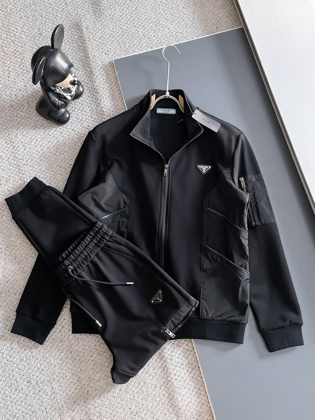普拉达 爆款套装来袭 专注官网原版 2025全新爆款开衫卫衣套装 原单狠货🇭🇰倾注顶级设计师的精心之作 