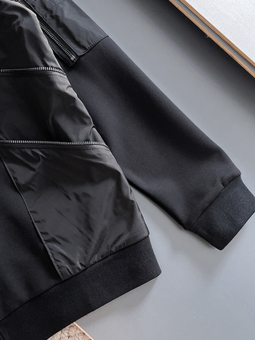 普拉达 爆款套装来袭 专注官网原版 2025全新爆款开衫卫衣套装 原单狠货🇭🇰倾注顶级设计师的精心之作 