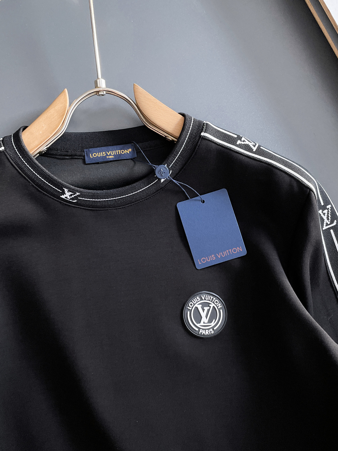 LV 爆款套装来袭 专注官网原版 2025全新爆款开衫卫衣套装 原单狠货🇭🇰倾注顶级设计师的精心之作 就