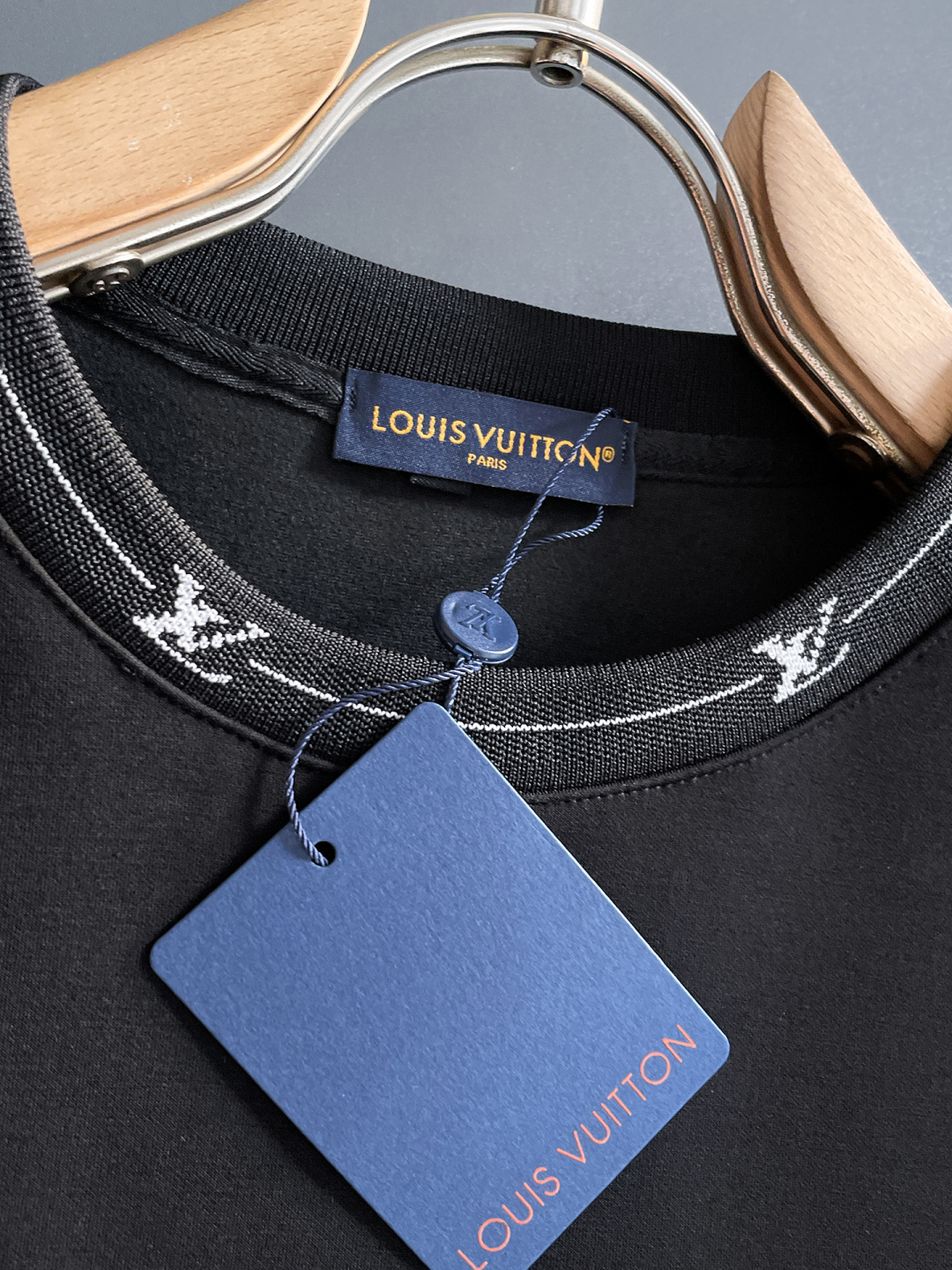 LV 爆款套装来袭 专注官网原版 2025全新爆款开衫卫衣套装 原单狠货🇭🇰倾注顶级设计师的精心之作 就