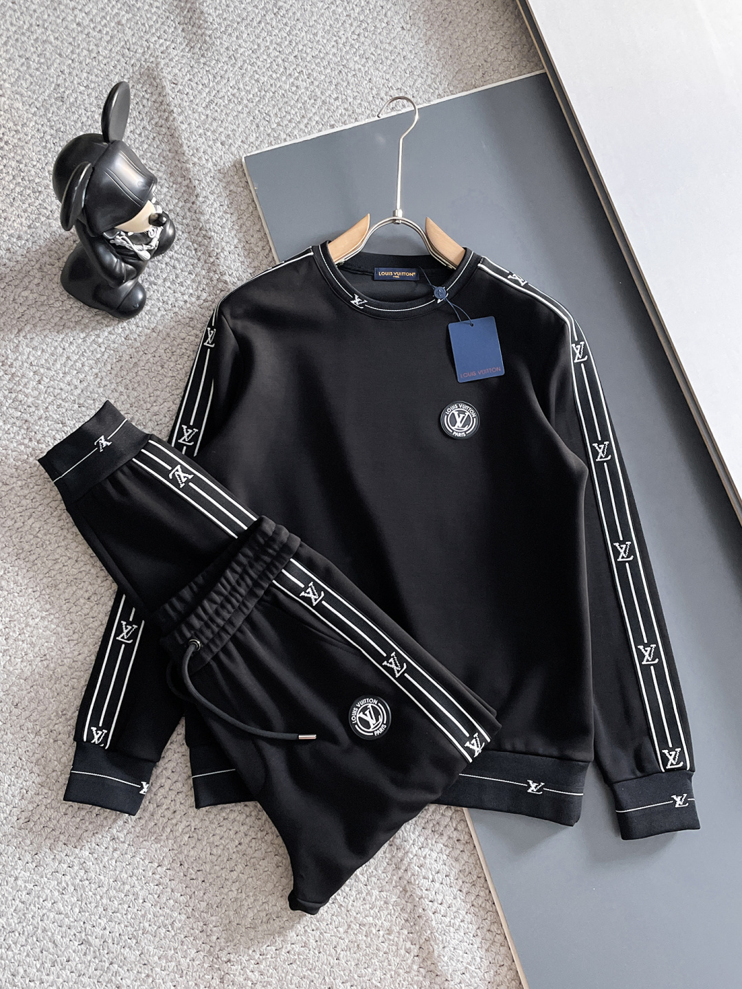 LV 爆款套装来袭 专注官网原版 2025全新爆款开衫卫衣套装 原单狠货🇭🇰倾注顶级设计师的精心之作 就