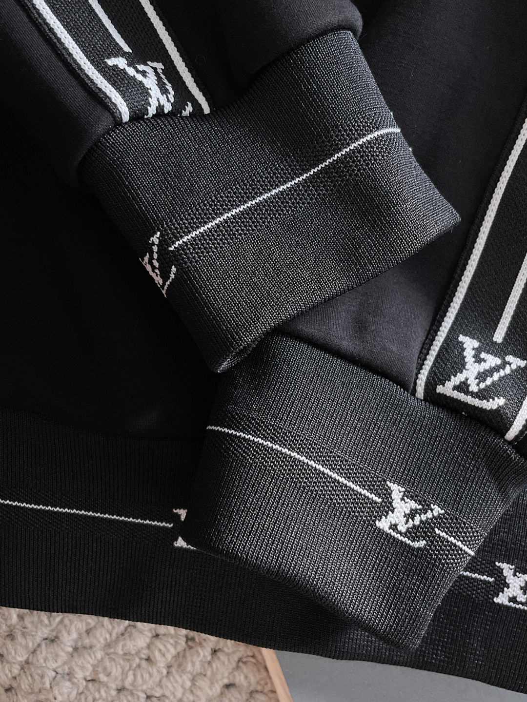 LV 爆款套装来袭 专注官网原版 2025全新爆款开衫卫衣套装 原单狠货🇭🇰倾注顶级设计师的精心之作 就