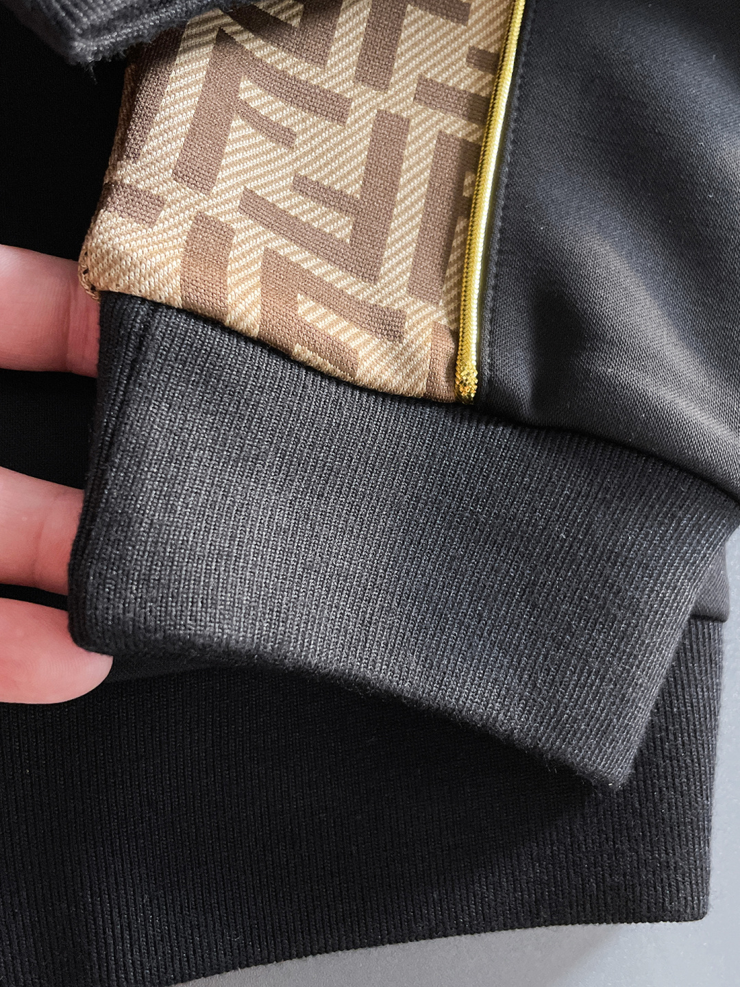 芬迪 爆款套装来袭 专注官网原版 2025全新爆款开衫卫衣套装 原单狠货🇭🇰倾注顶级设计师的精心之作 就