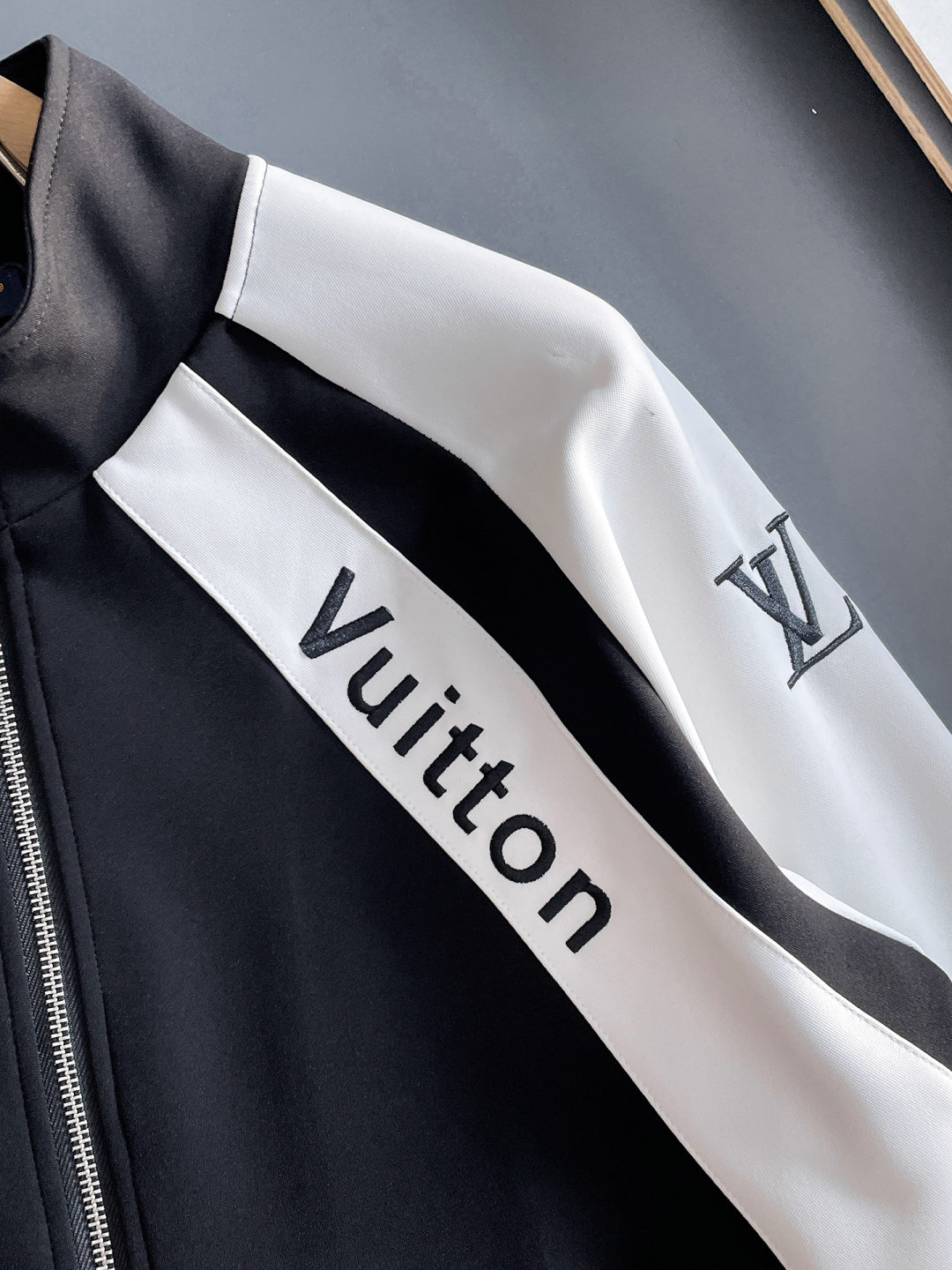 LV 爆款套装来袭 专注官网原版 2025全新爆款开衫卫衣套装 原单狠货🇭🇰倾注顶级设计师的精心之作 就