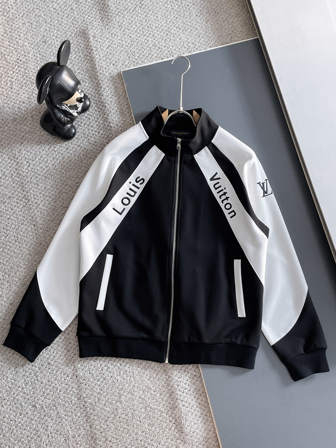 LV 爆款套装来袭 专注官网原版 2025全新爆款开衫卫衣套装 原单狠货🇭🇰倾注顶级设计师的精心之作 就