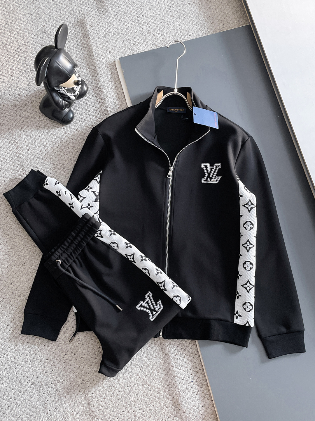 LV 爆款套装来袭 专注官网原版 2025全新爆款开衫卫衣套装 原单狠货🇭🇰倾注顶级设计师的精心之作 就