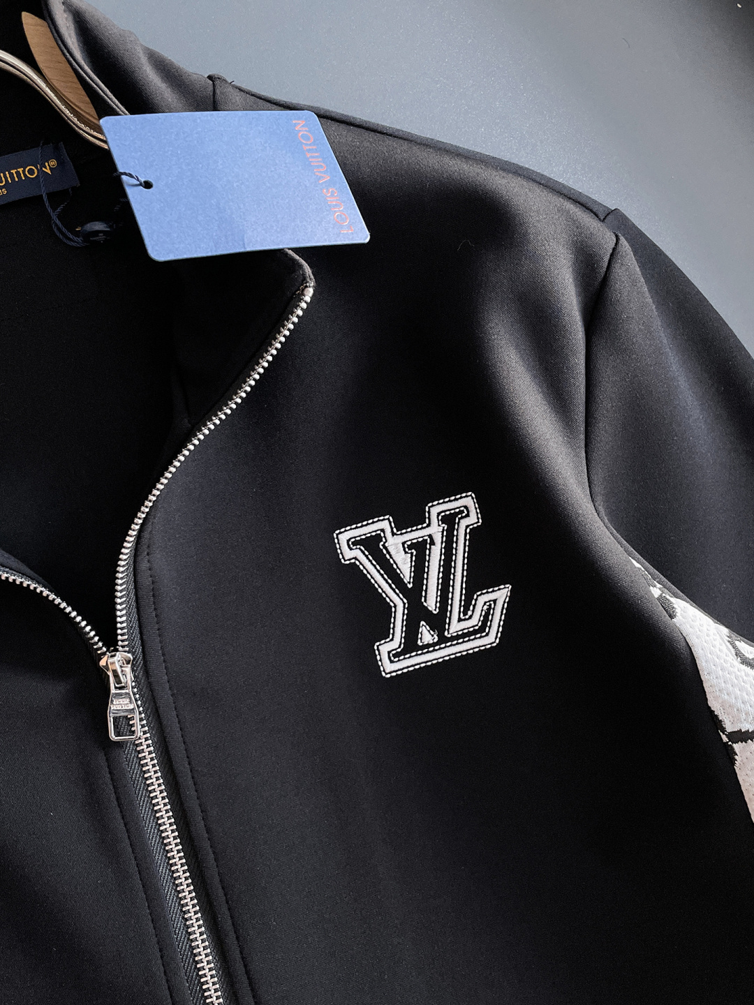 LV 爆款套装来袭 专注官网原版 2025全新爆款开衫卫衣套装 原单狠货🇭🇰倾注顶级设计师的精心之作 就