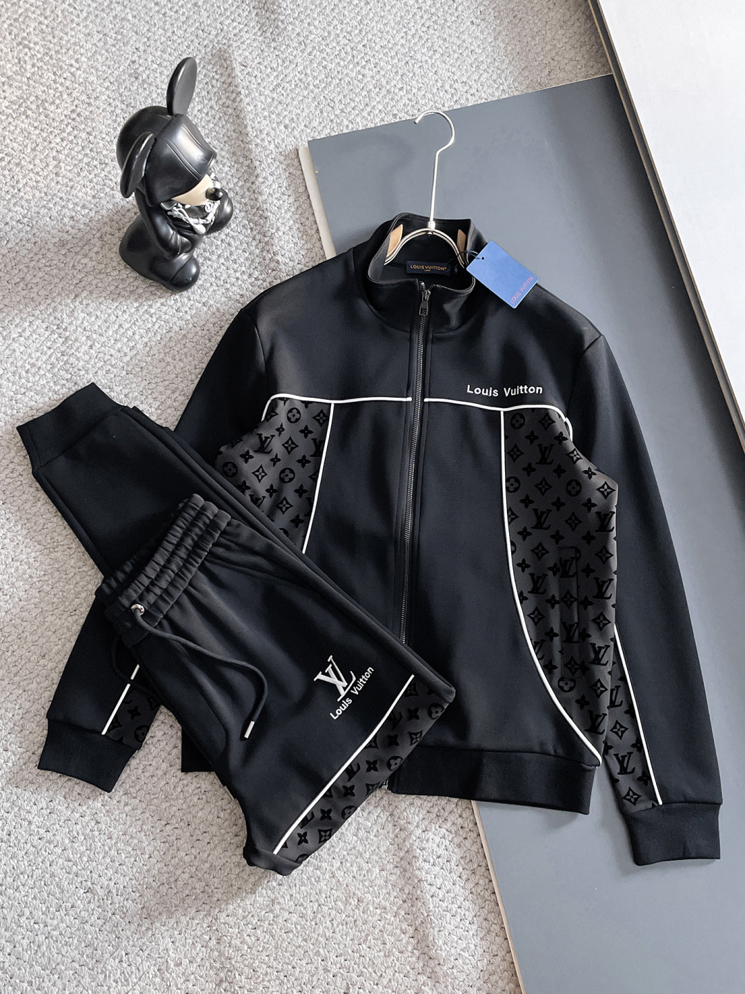 LV 爆款套装来袭 专注官网原版 2025全新爆款开衫卫衣套装 原单狠货🇭🇰倾注顶级设计师的精心之作 就