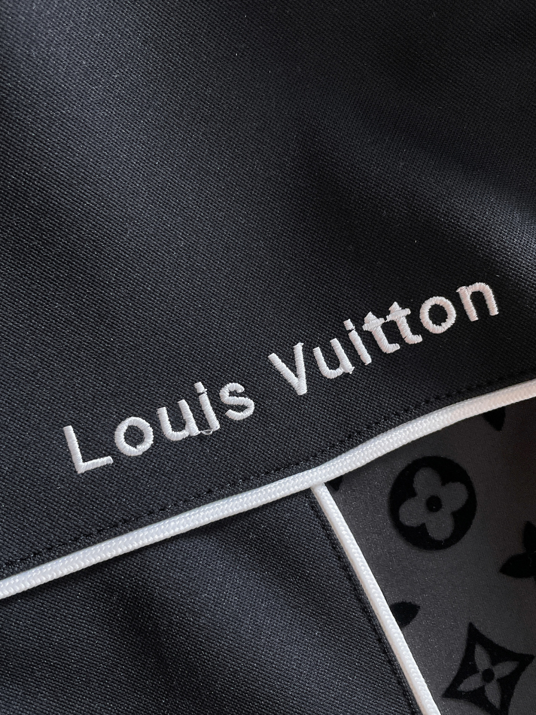 LV 爆款套装来袭 专注官网原版 2025全新爆款开衫卫衣套装 原单狠货🇭🇰倾注顶级设计师的精心之作 就