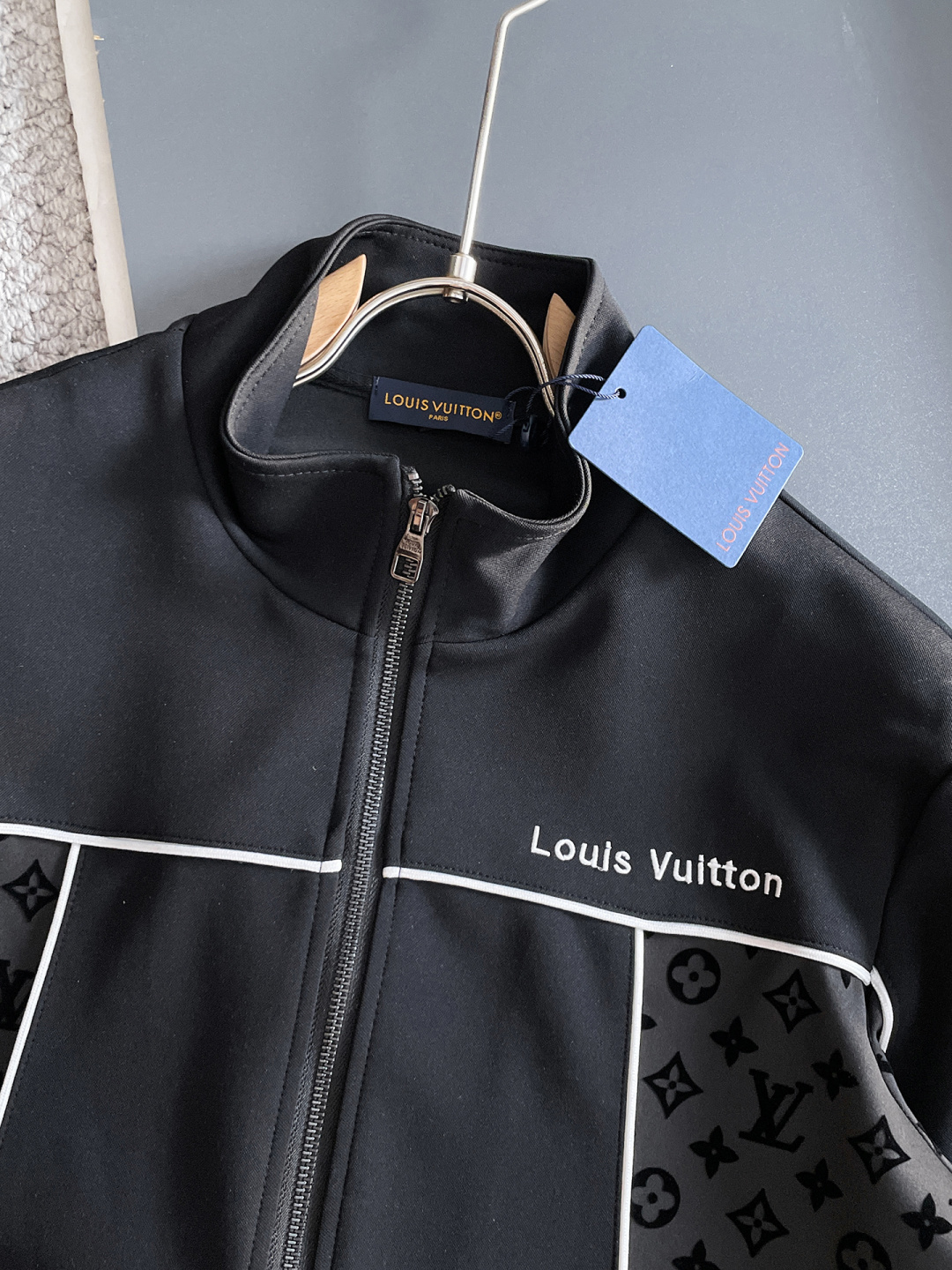 LV 爆款套装来袭 专注官网原版 2025全新爆款开衫卫衣套装 原单狠货🇭🇰倾注顶级设计师的精心之作 就