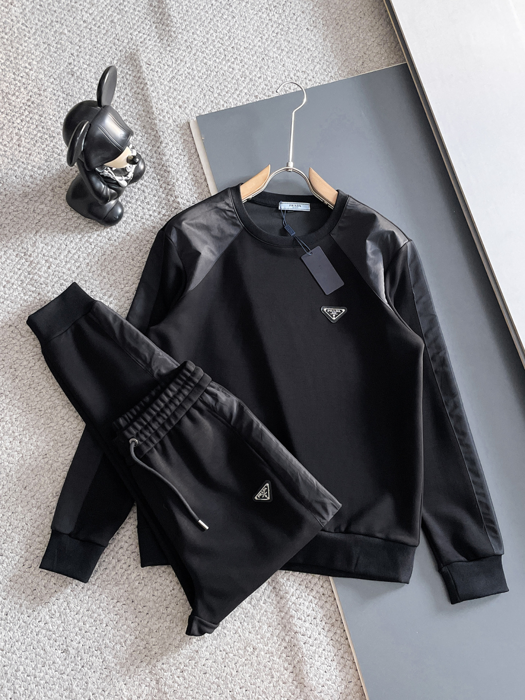 普拉达 爆款套装来袭 专注官网原版 2025全新爆款开衫卫衣套装 原单狠货🇭🇰倾注顶级设计师的精心之作 