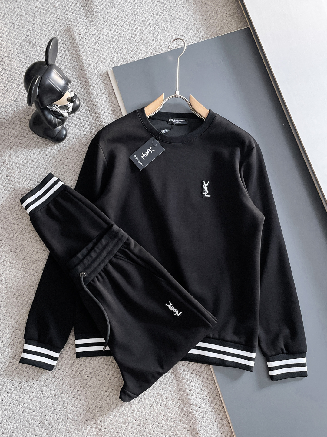 圣罗兰 爆款套装来袭 专注官网原版 2025全新爆款开衫卫衣套装 原单狠货🇭🇰倾注顶级设计师的精心之作 